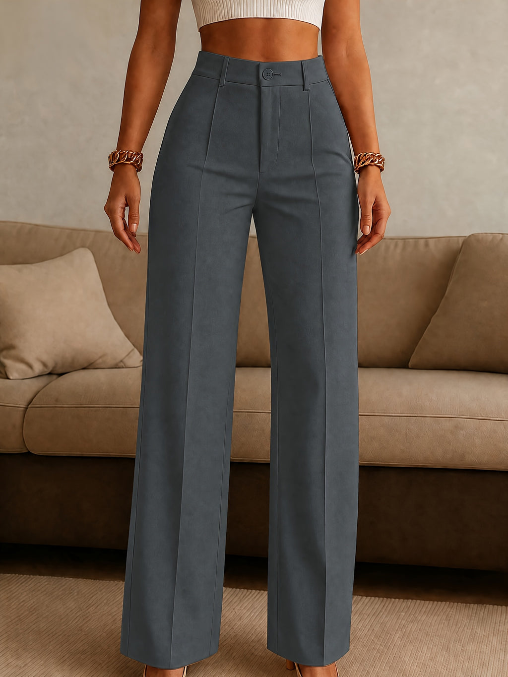 Pantalon grande taille, coupe droite, fermeture zippée, allure élégante, porté de face