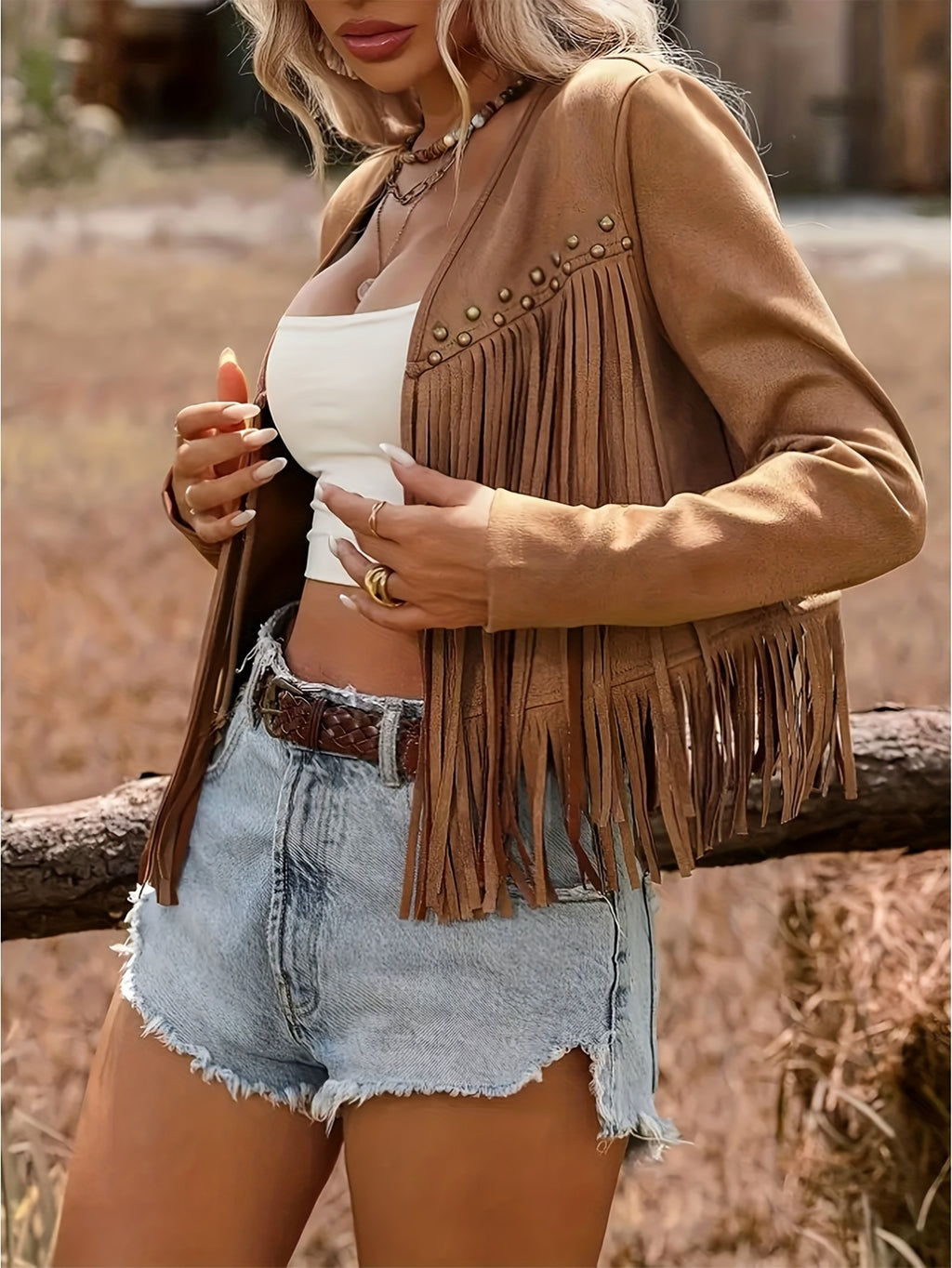 Veste grande taille, coupe oversize, pompons, manches longues, porté de face