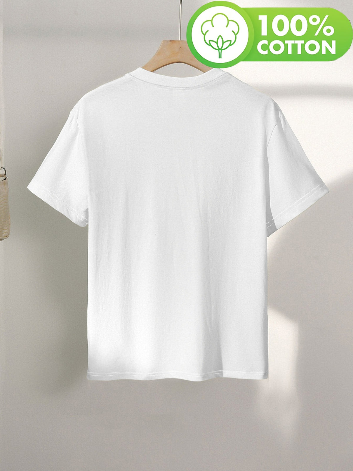 T-shirt grande taille, coupe ample, col rond, manches courtes, détail du tissu