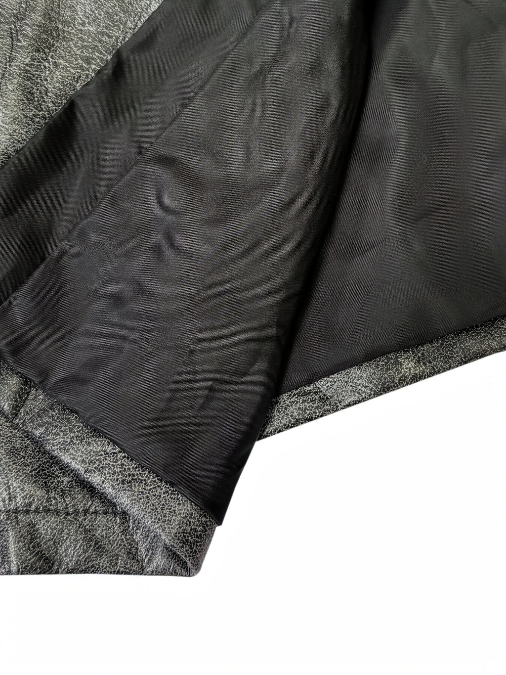 Veste grande taille, coupe évasée, fermeture zippée, tissu opaque