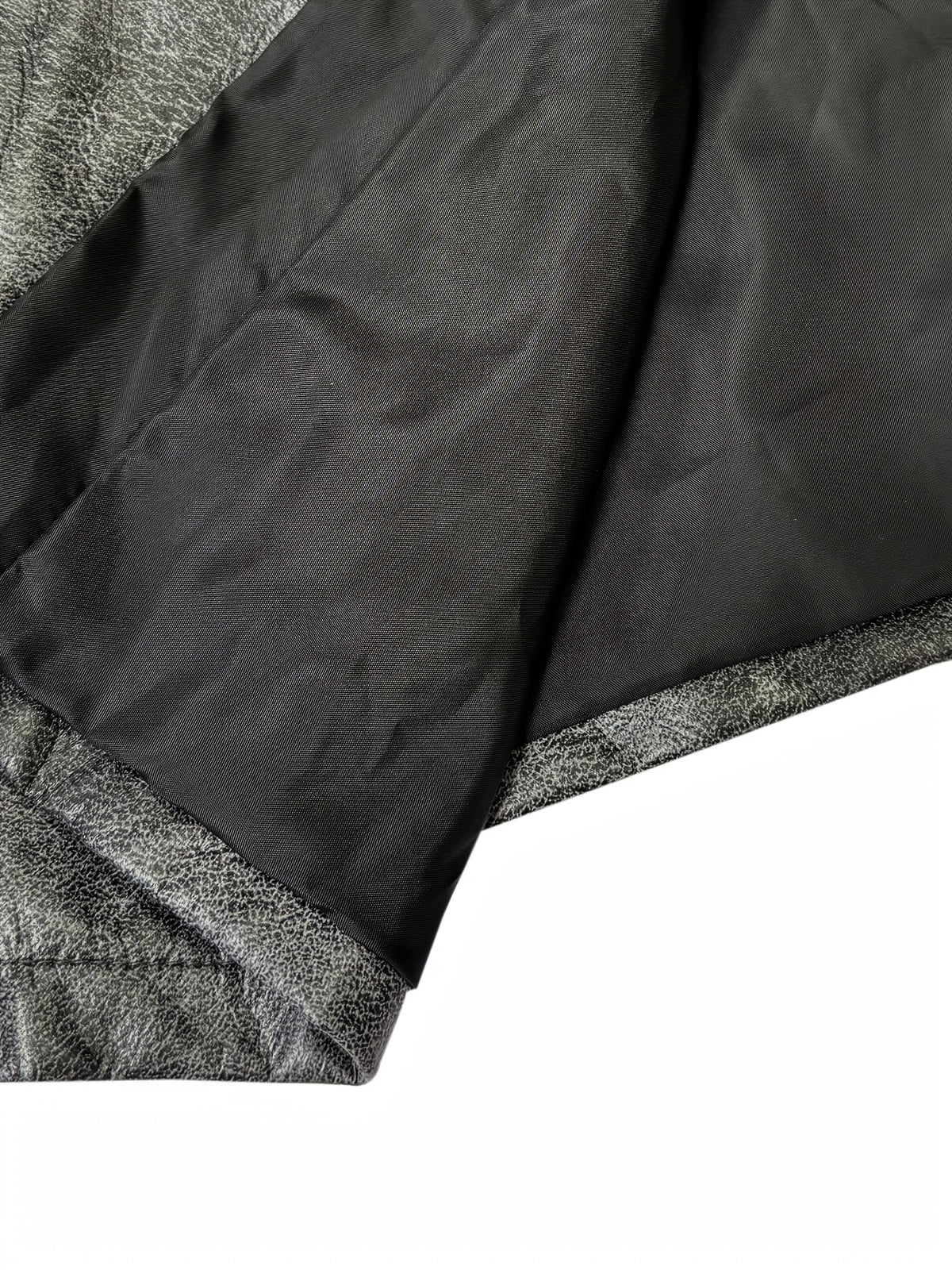 Veste grande taille, coupe évasée, fermeture zippée, tissu opaque