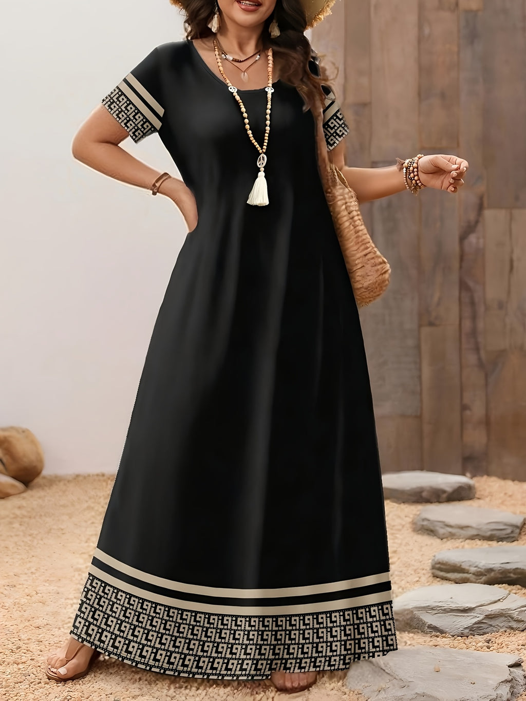 Robe grande taille à imprimé géométrique, coupe ajustée, manches courtes — composition : 95% Polyester, 5% Élasthanne