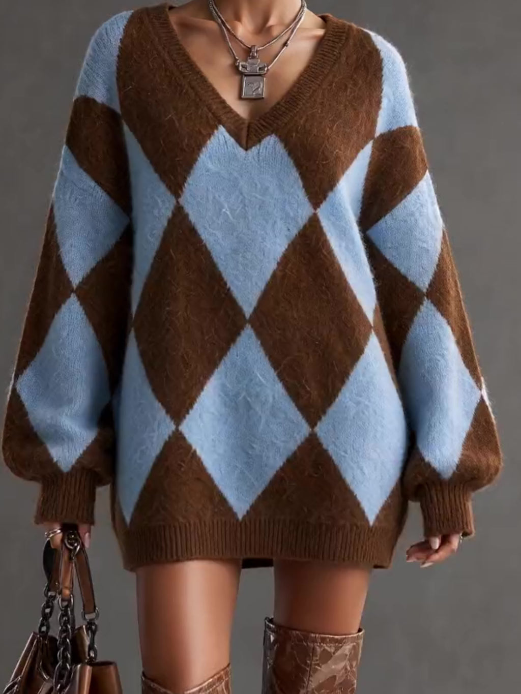 Pull grande taille en laine, coupe ample, col V, tenue chaude, détail du col