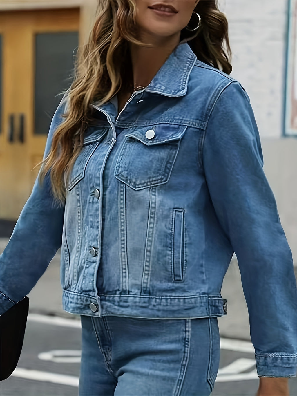 Veste grande taille, coupe ajustée, manches longues, toucher naturel, porté de face