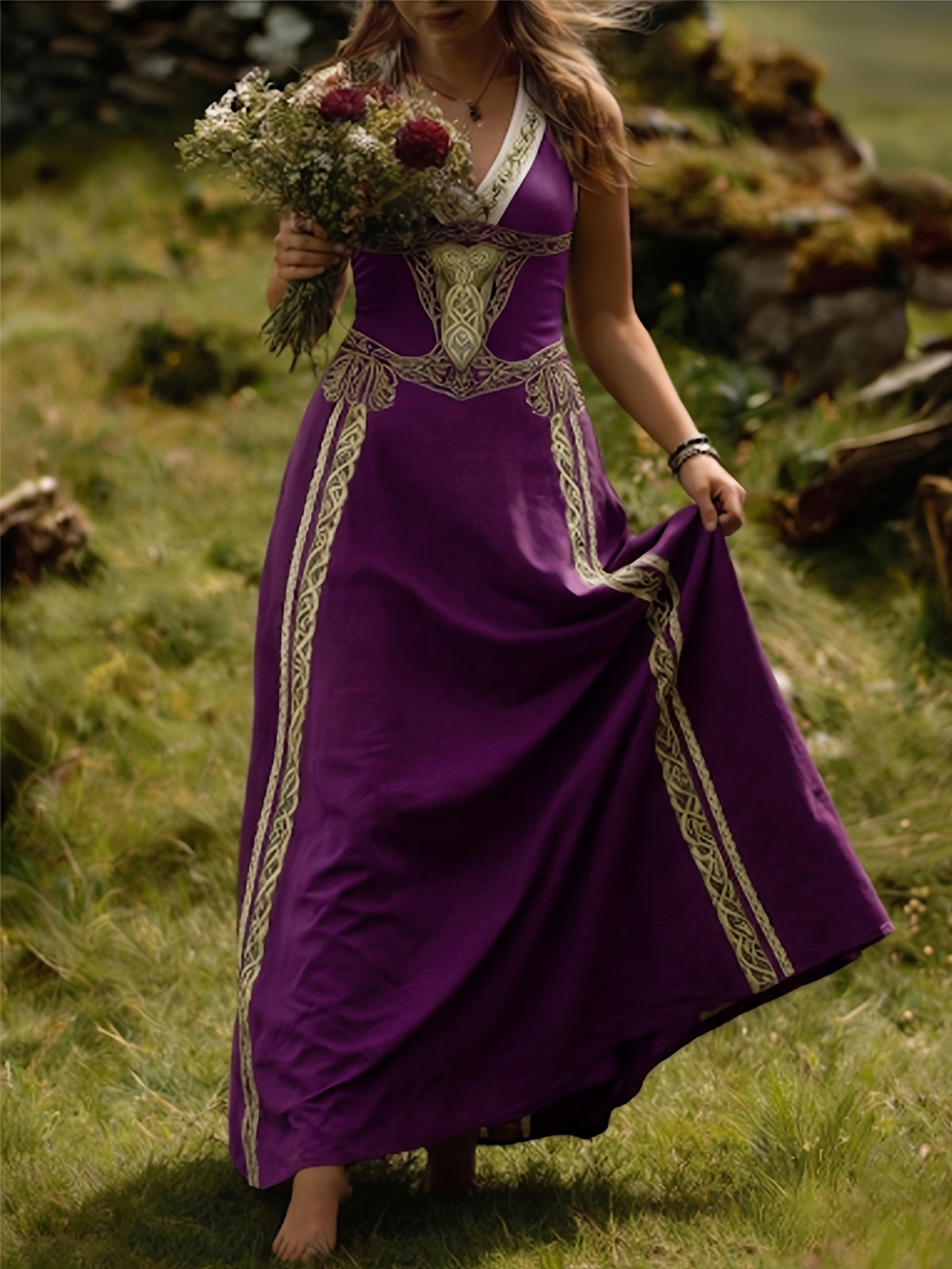 Robe longue grande taille — Entrelacs celtiques et col en V