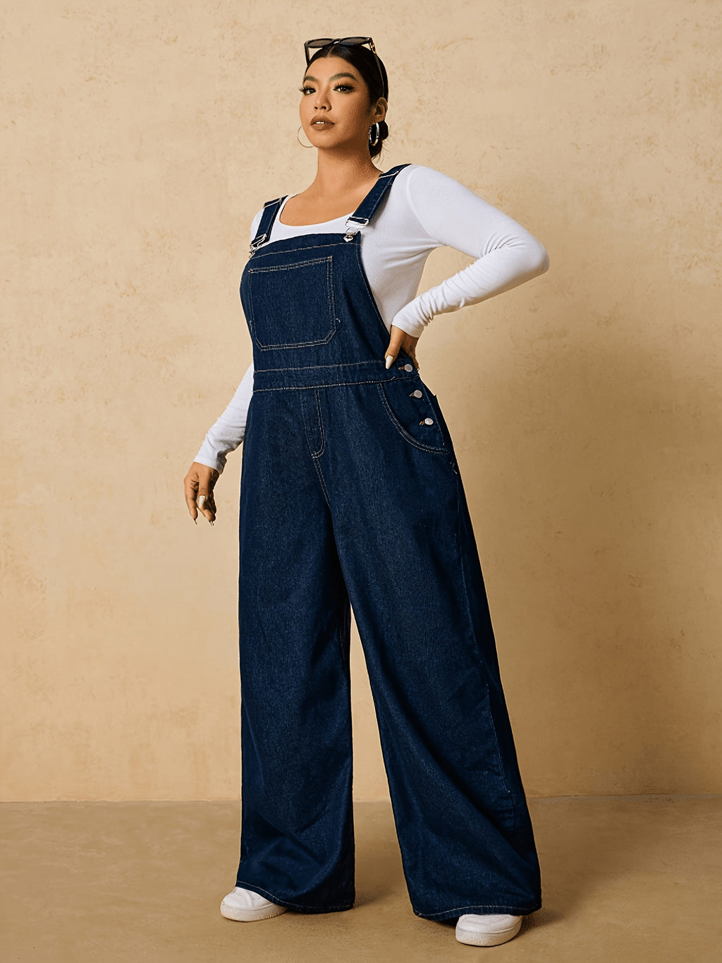 Salopette grande taille, coupe droite, poches pratiques, tenue franche, tissu opaque
