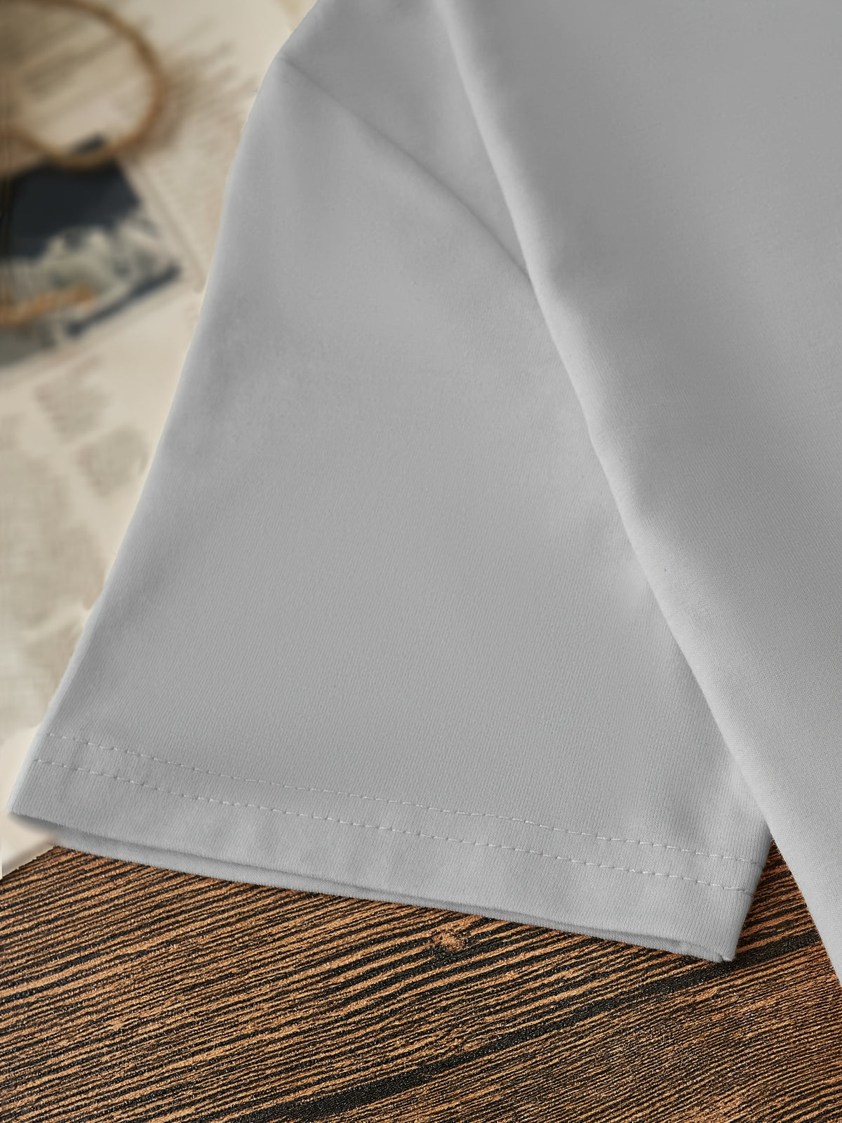 T-shirt grande taille, col rond, manches courtes, toucher naturel, détail du tissu