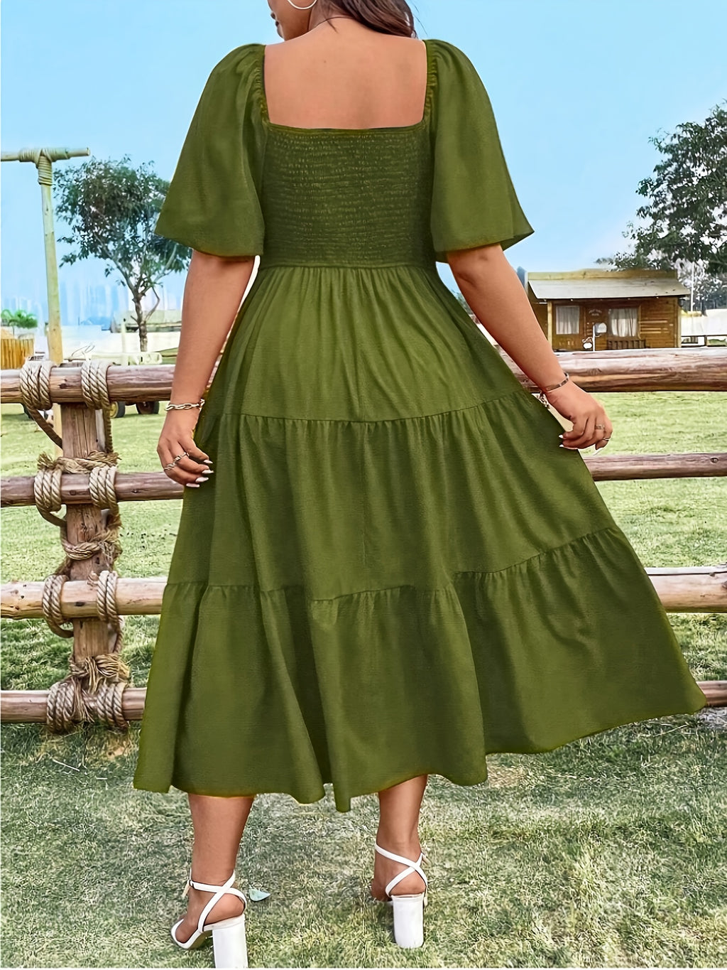 Robe bohème grande taille, jupe à étages et buste smocké