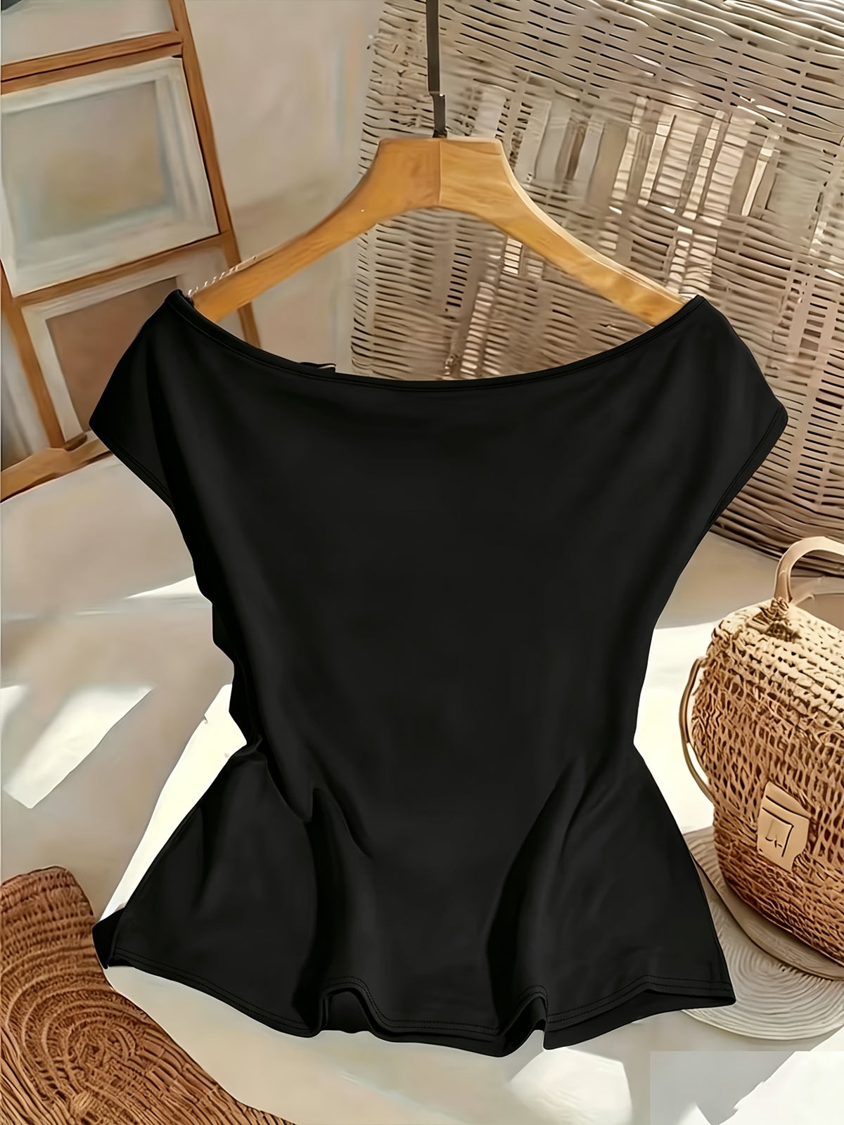 T-shirt grande taille, épaules dénudées, manches courtes, mise en situation