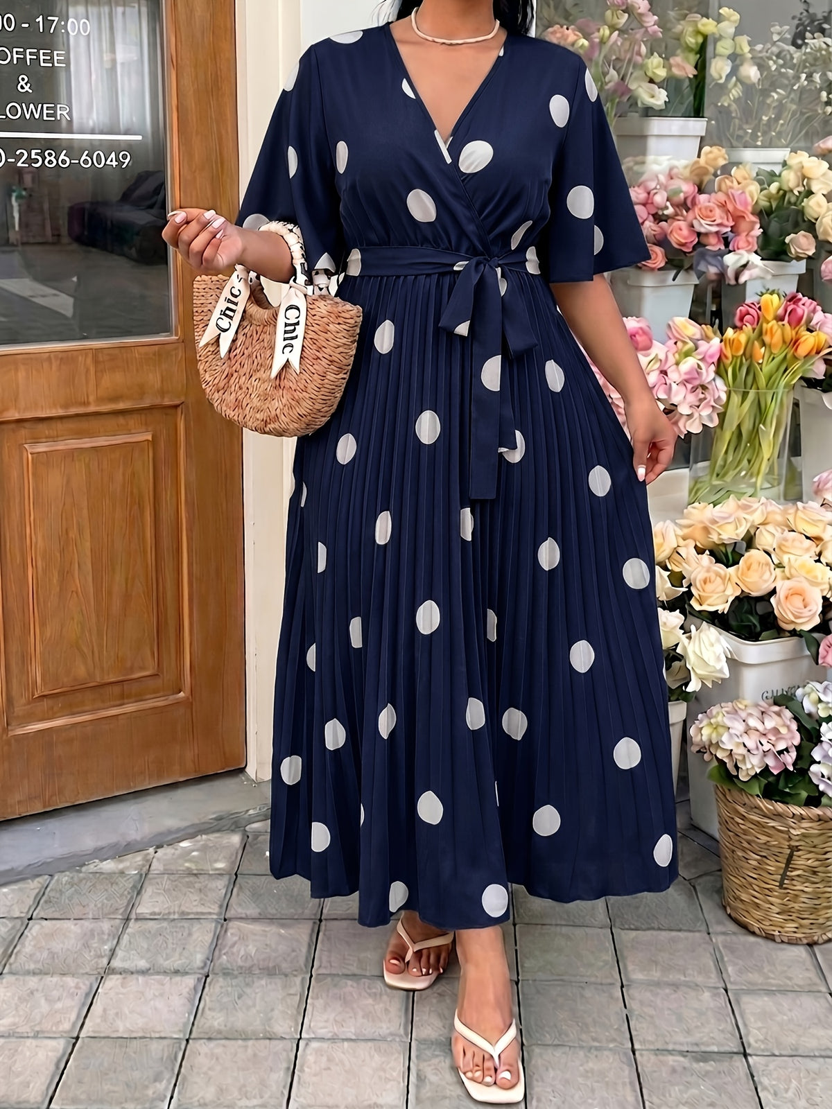 Robe midi grande taille, pois et jupe plissée soleil