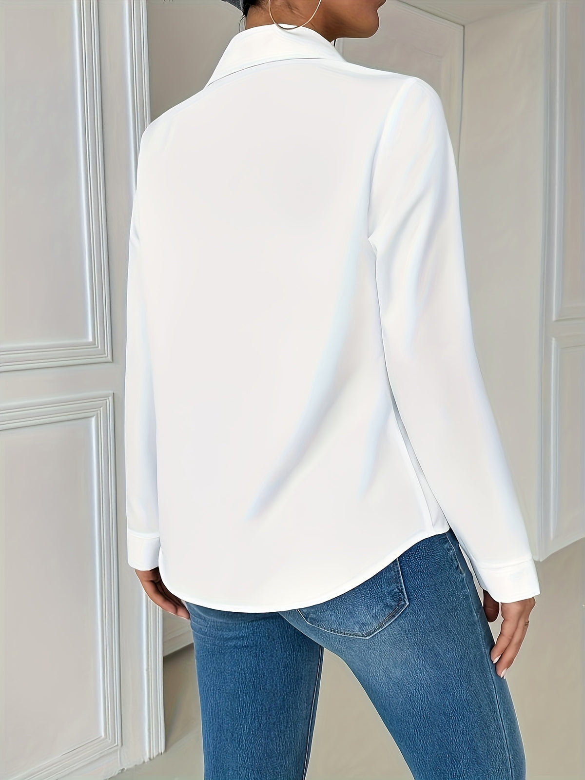Chemise grande taille à broderies, manches longues, vue de profil