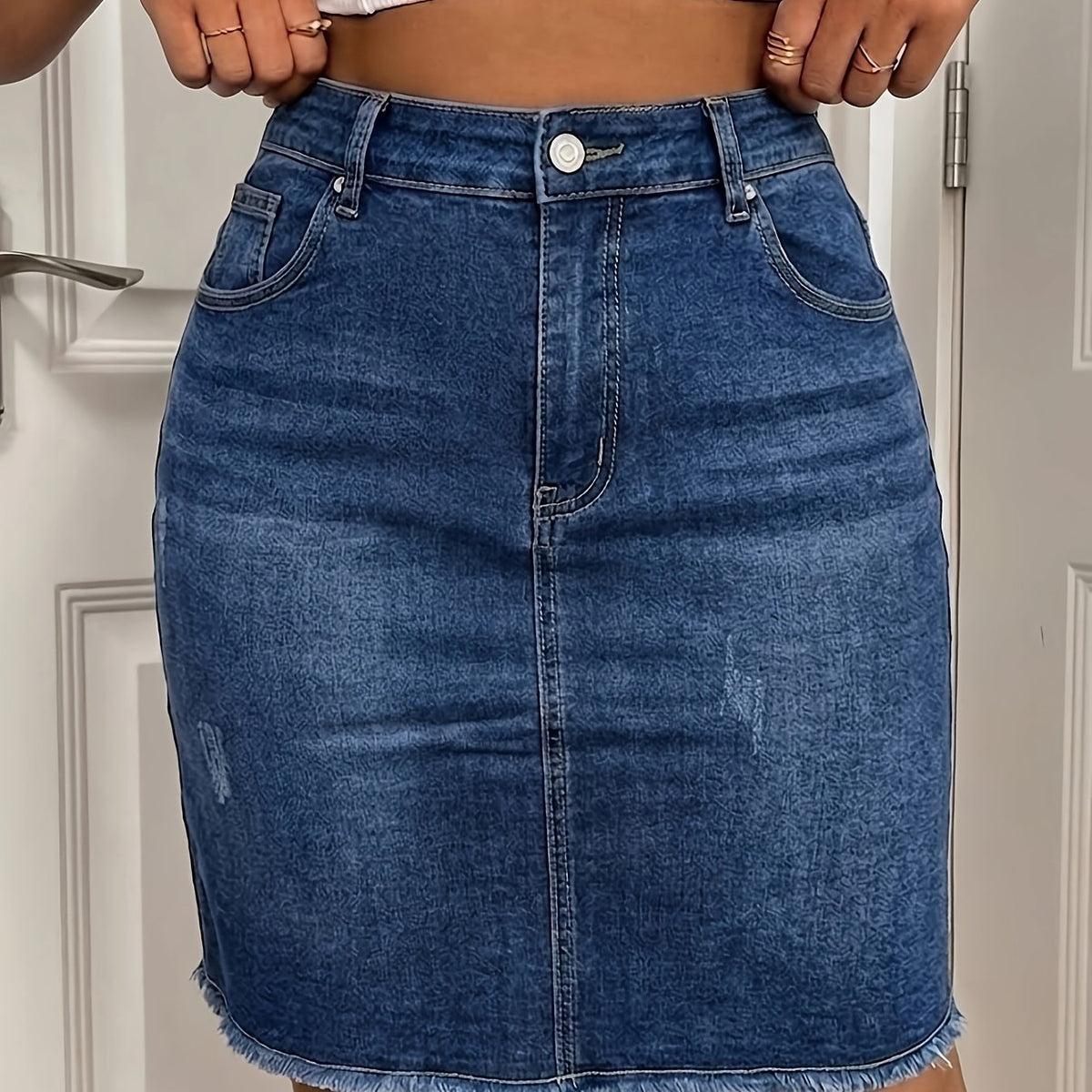Jupe grande taille, coupe droite, tenue franche — matière : denim Image