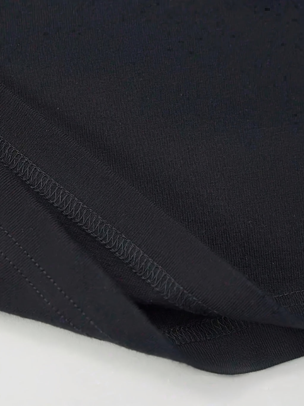 T-shirt grande taille, coupe ample, manches courtes, esprit sportif, mise en situation