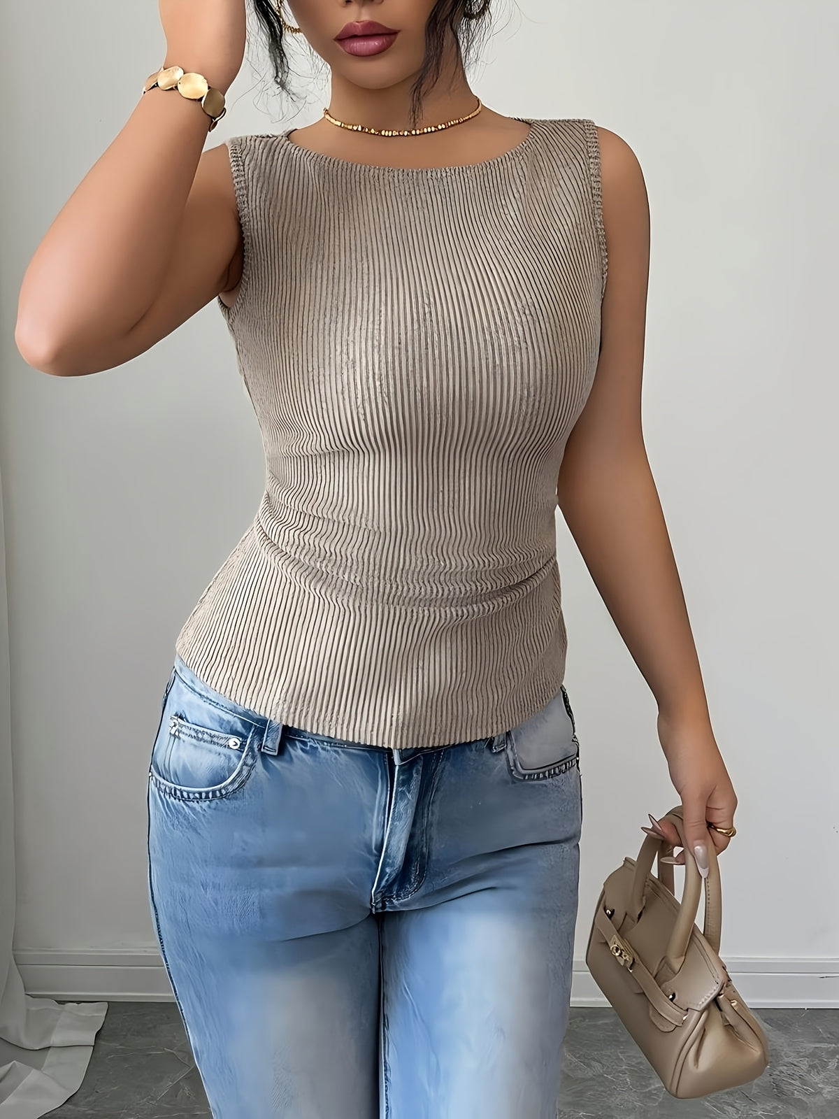T-shirt grande taille sans manches, détail du tissu