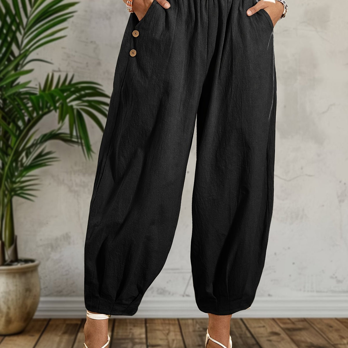 Pantalon grande taille, ligne nette, allure élégante — composition : 96% Coton, 4% Polyester Image