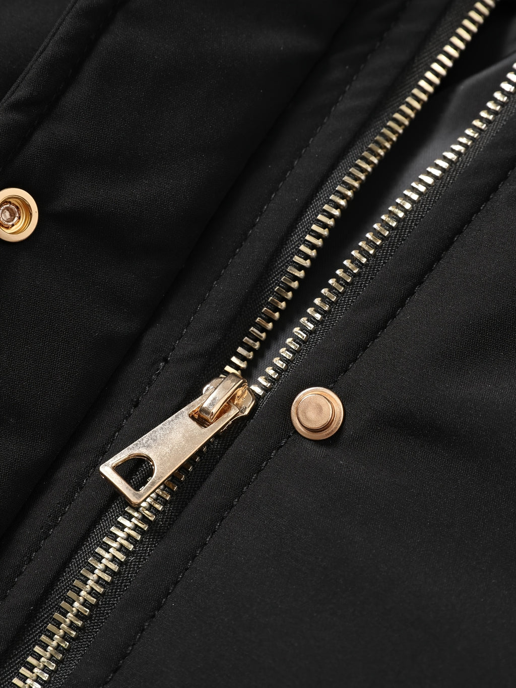 Veste grande taille, coupe oversize, longueur midi, capuche, vue de profil