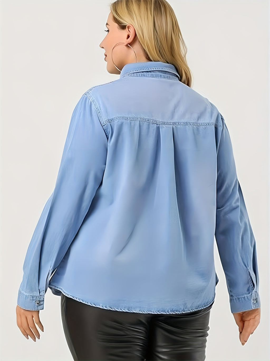 Chemise grande taille, col à revers, poches plaquées, manches longues, gros plan