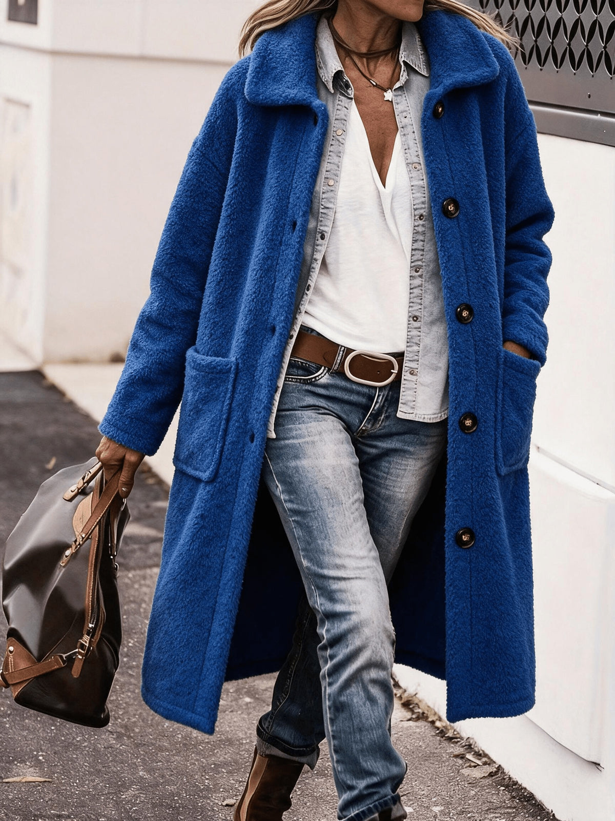 Manteau grande taille, coupe ample, boutonnage, poches pratiques — composition : 100% Polyester Image