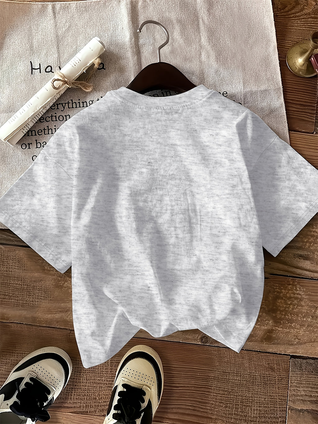T-shirt grande taille, col rond, manches courtes, toucher naturel, détail du tissu