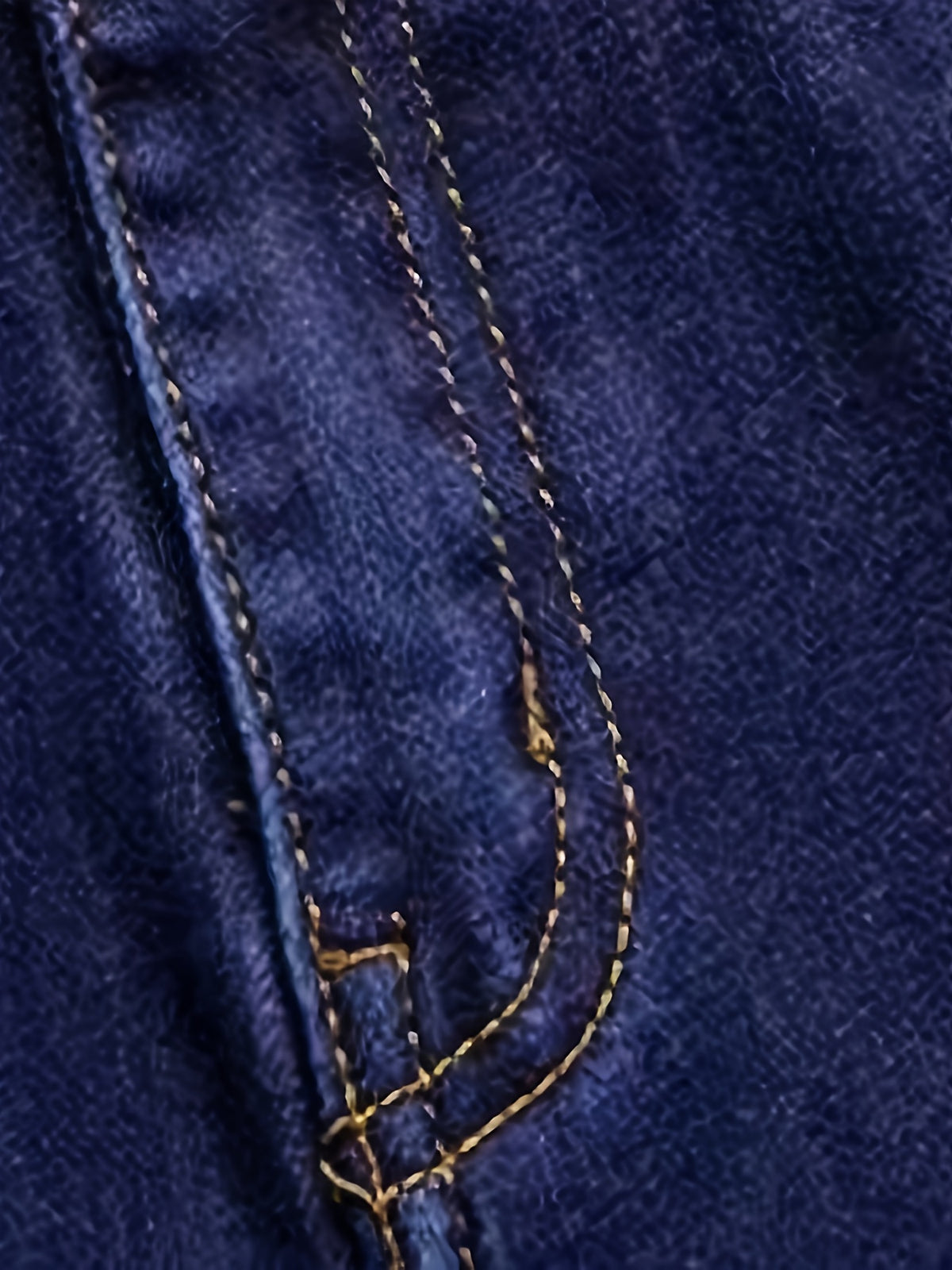 Jean grande taille, tombé fluide, délavage, vu de dos