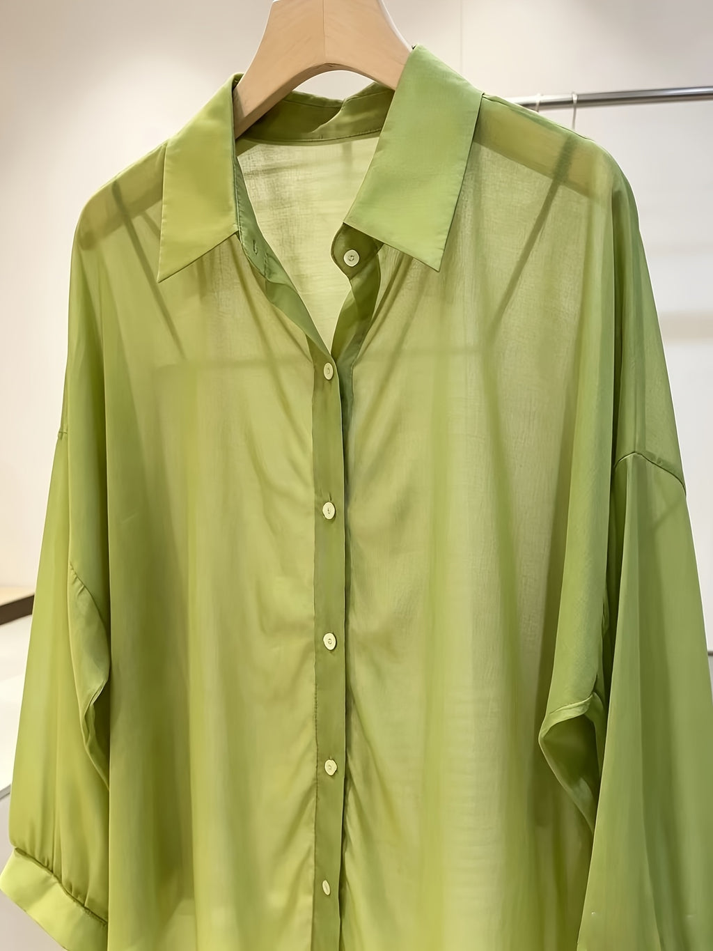 Chemise grande taille, coupe oversize, col cardigan, manches longues, visuel produit