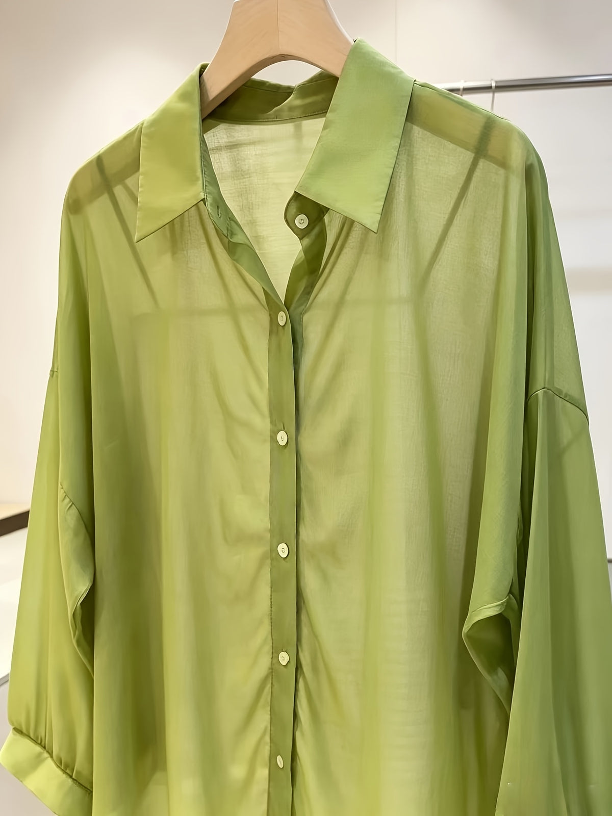 Chemise grande taille, coupe oversize, col cardigan, manches longues, visuel produit