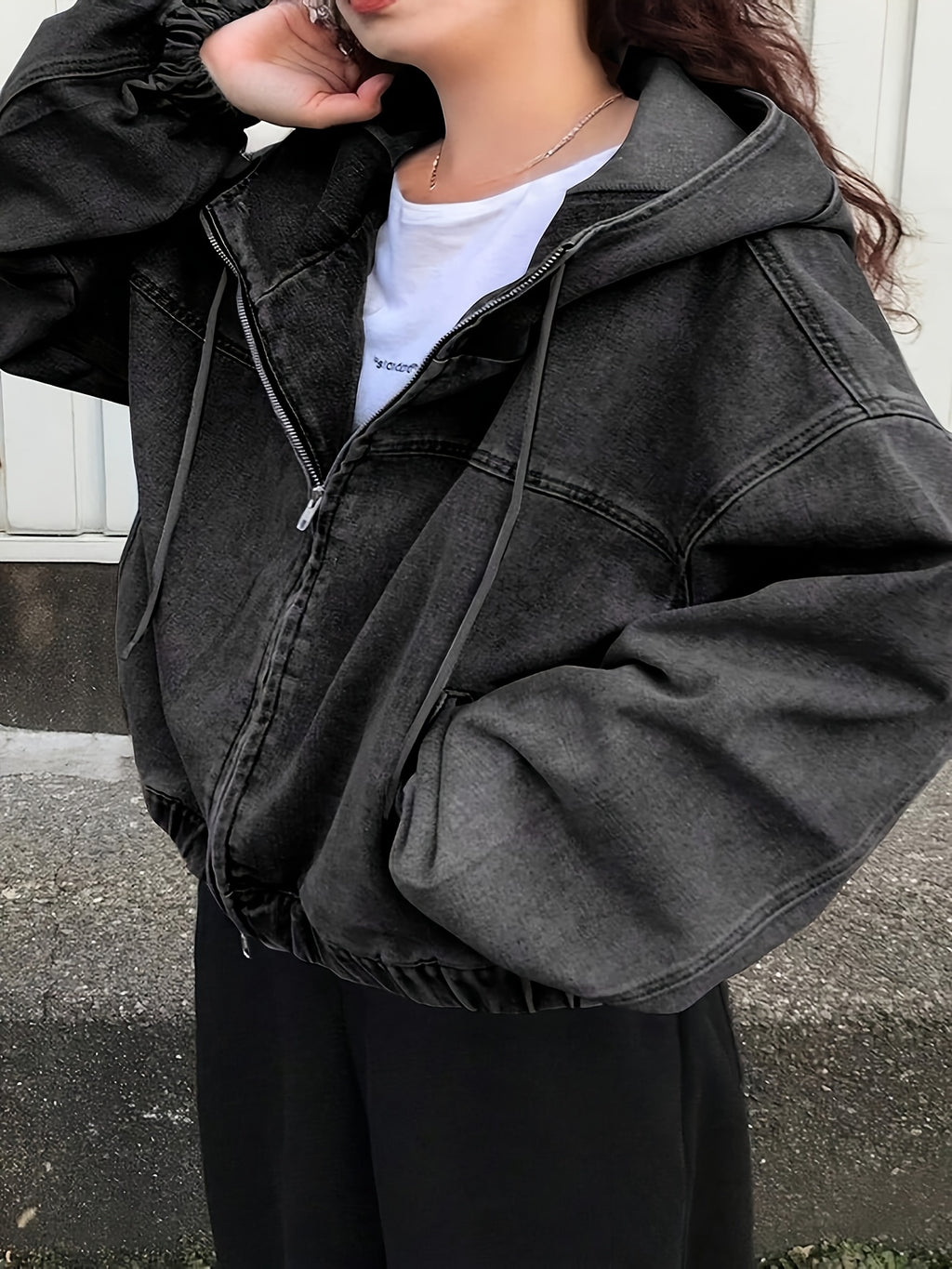 Veste grande taille, coupe ample, capuche, tenue franche — composition : 80% Coton, 20% Polyester