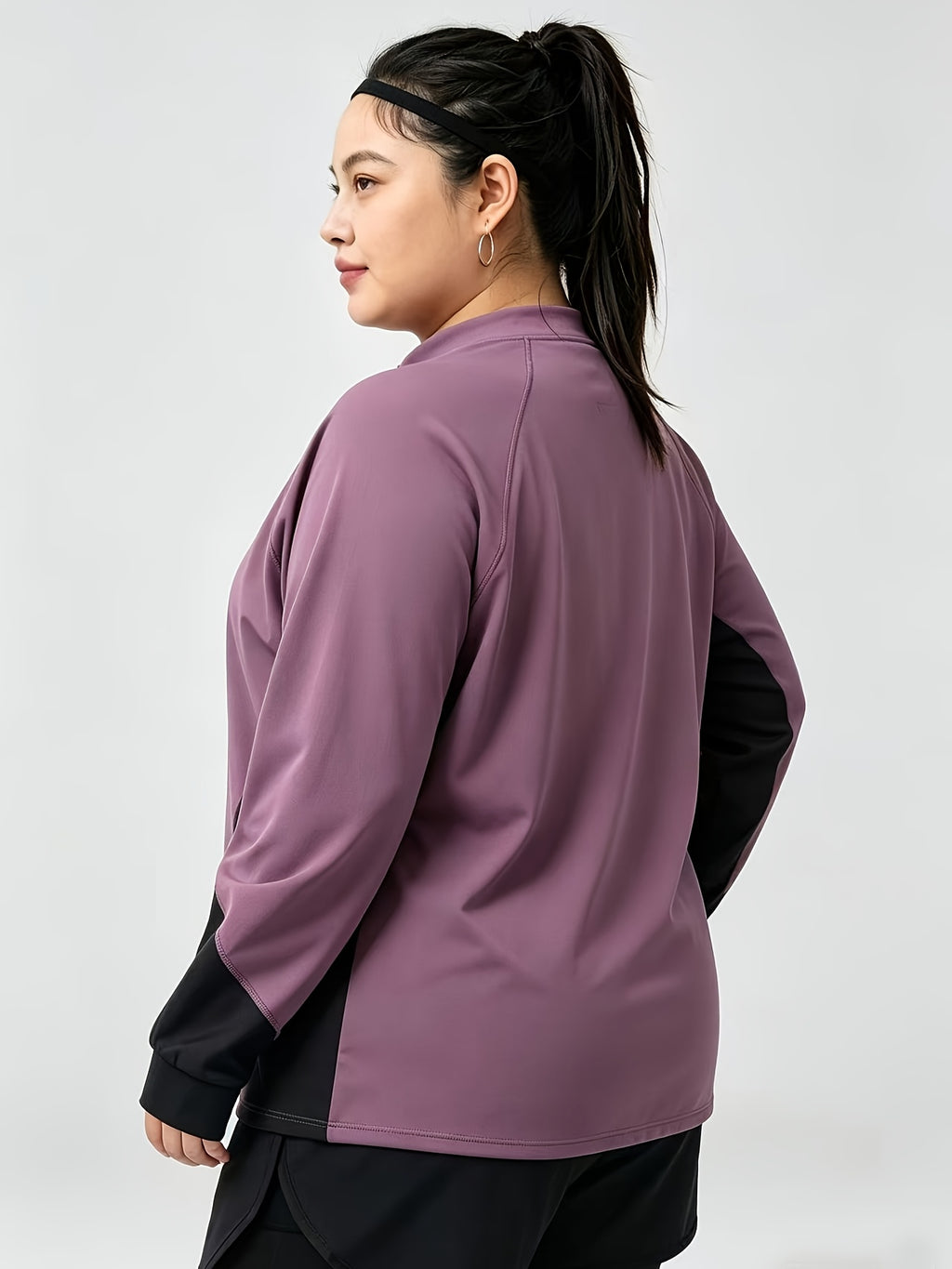 Veste grande taille, coupe ample, manches longues, détail du col