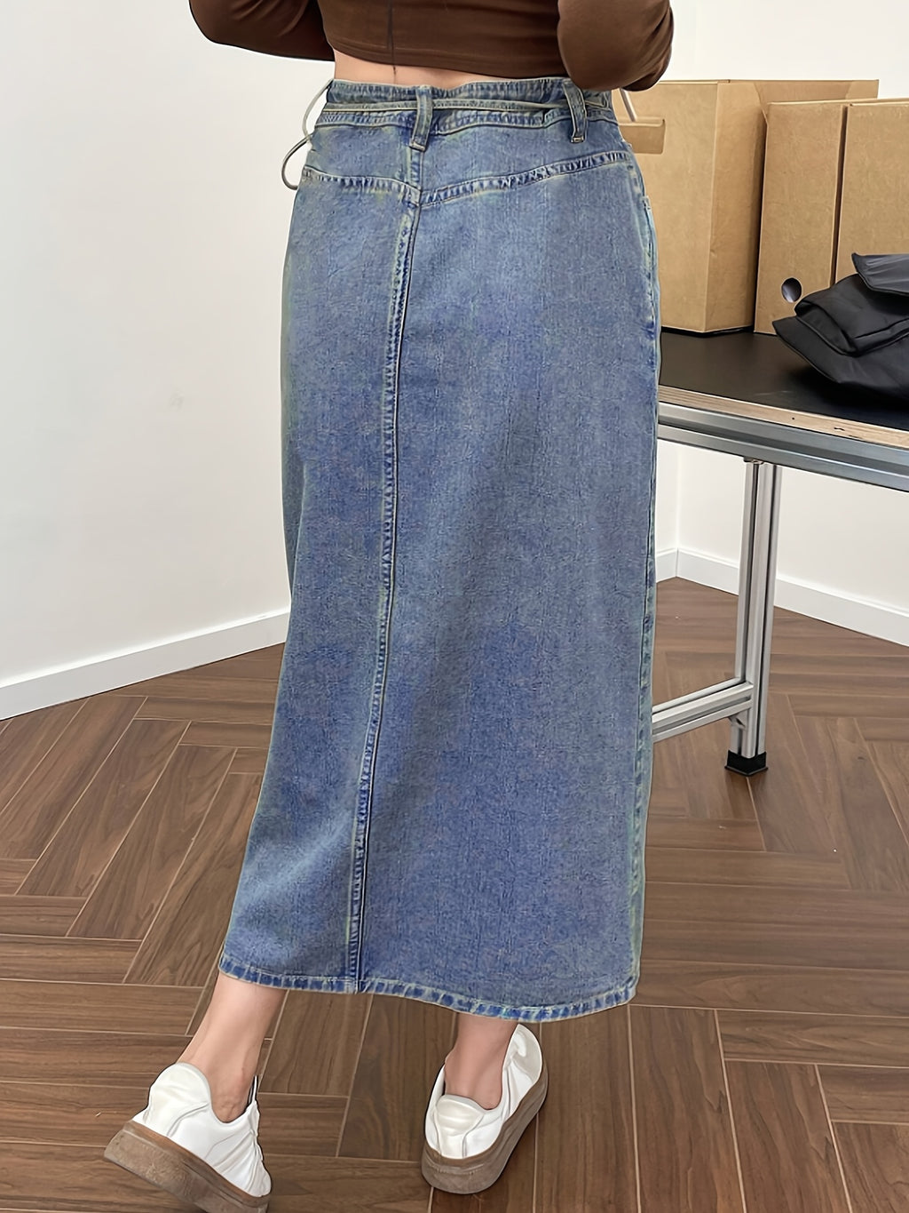 Jupe grande taille à imprimé géométrique, coupe oversize, fente, tenue franche — composition : 85% Coton, 15% Polyester