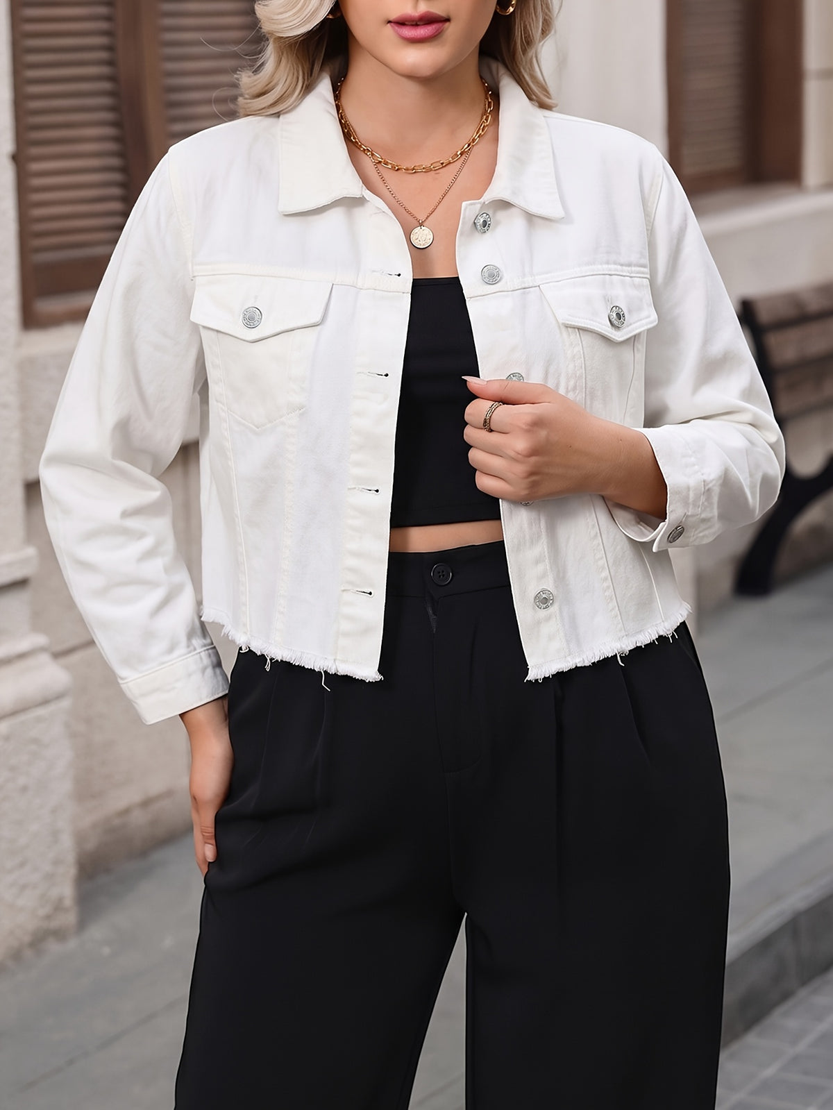 Veste grande taille, col à revers, boutonnage, tenue franche Image