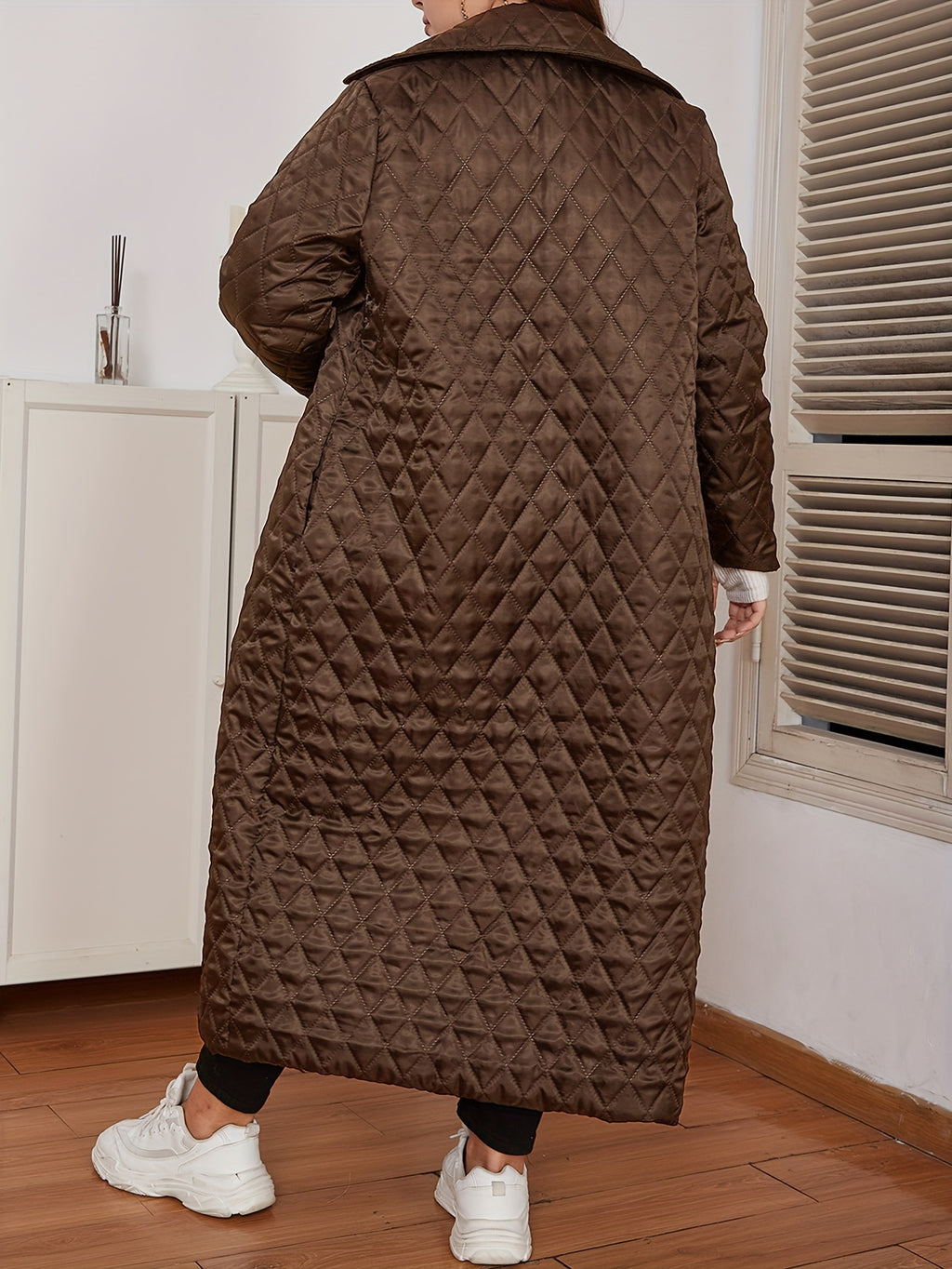 Manteau grande taille, col V, chaleur d'hiver, vu de dos