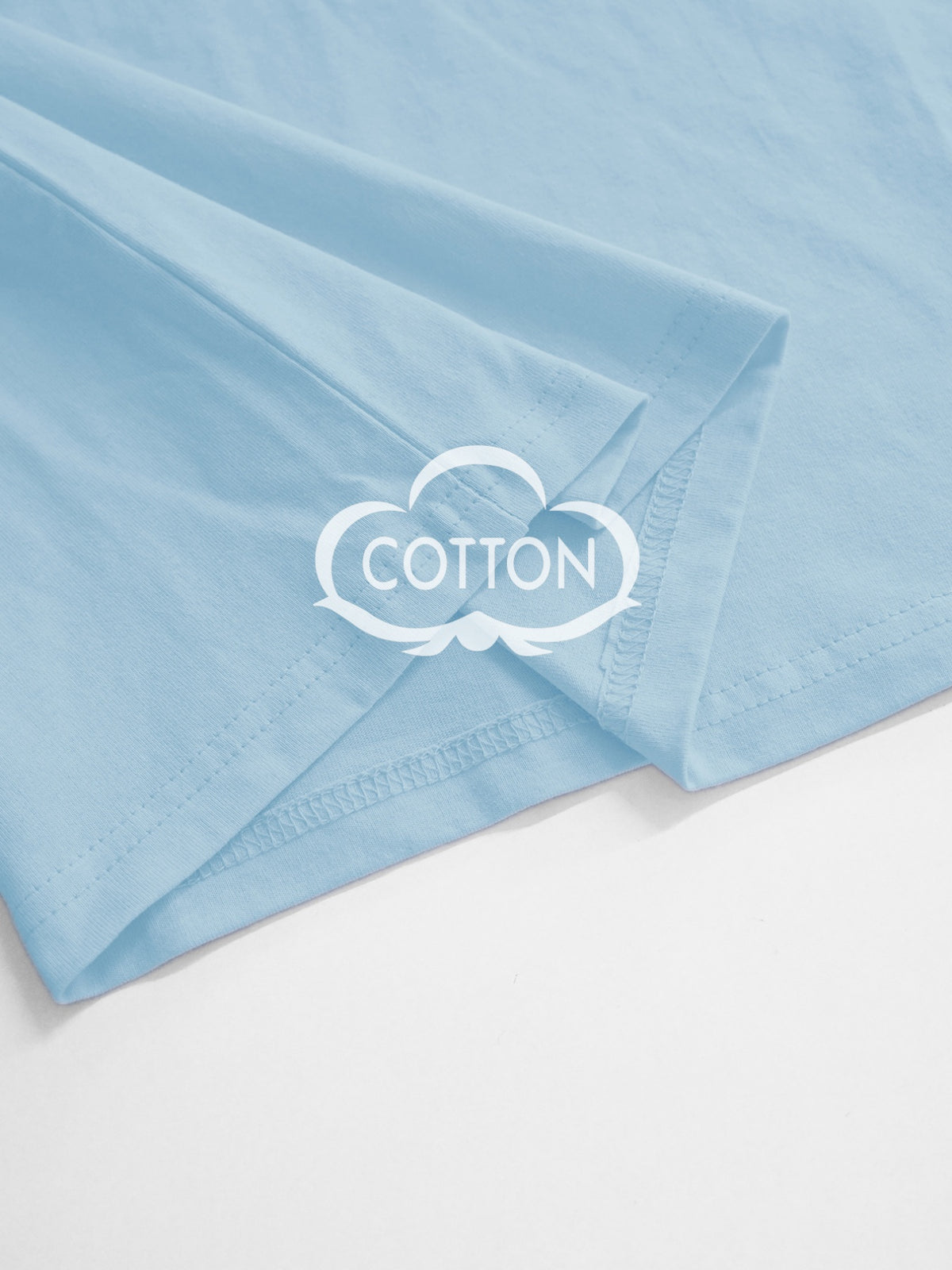 T-shirt grande taille, coupe ample, col rond, manches courtes, détail du tissu