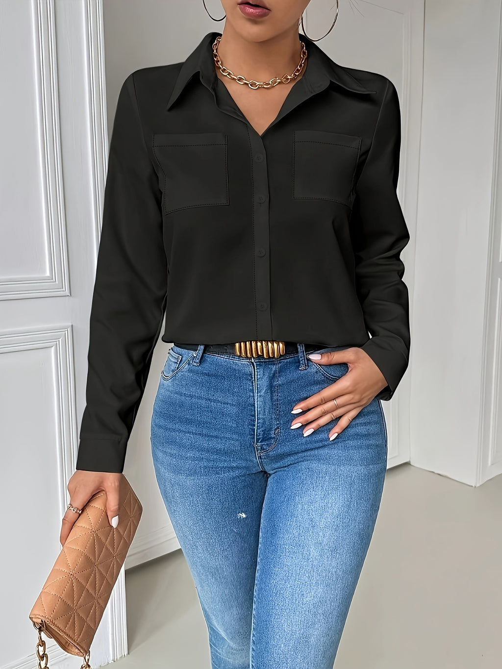 Chemise grande taille à broderies, manches longues, gros plan