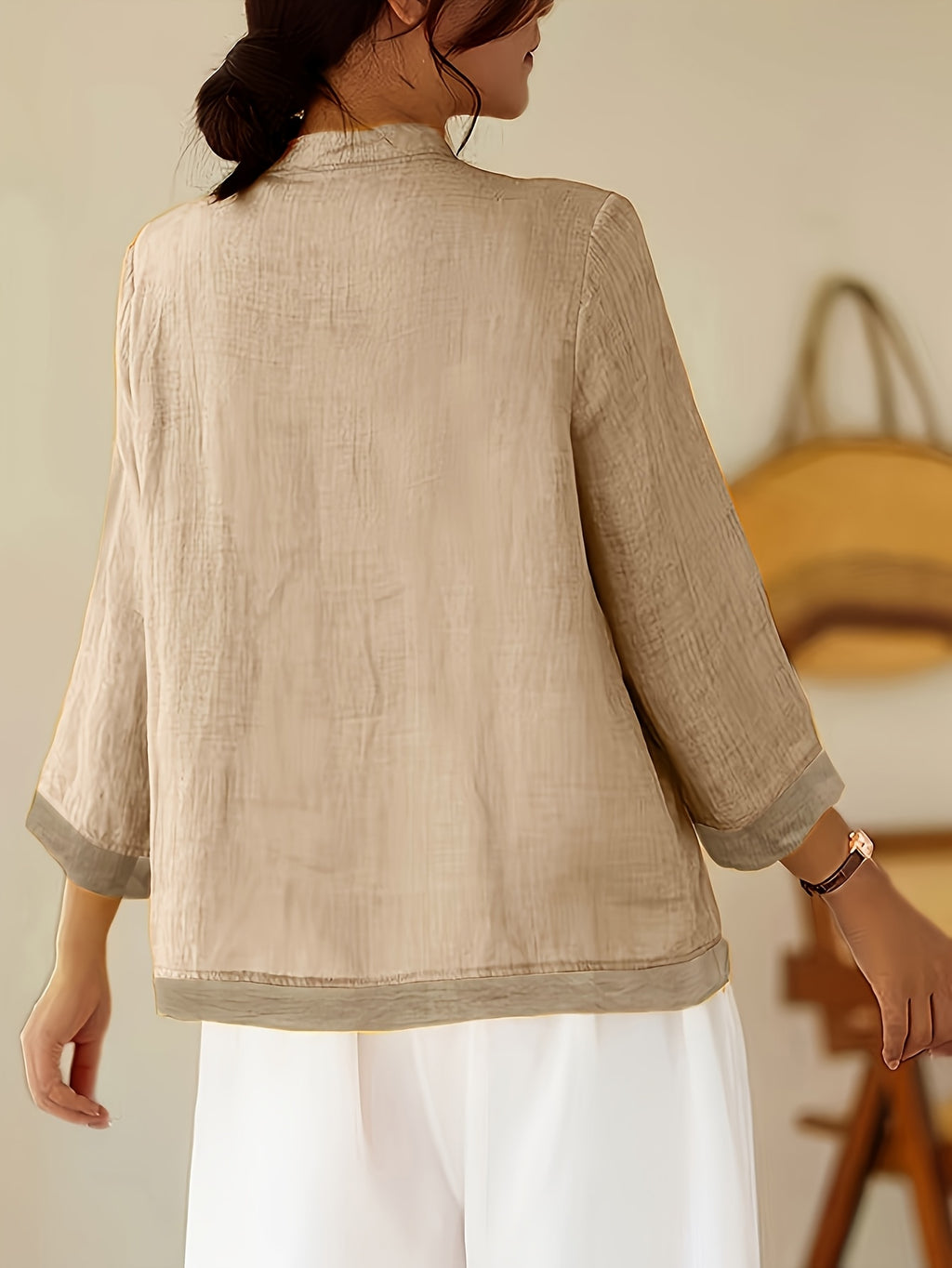 Chemise grande taille, coupe ample, tombé fluide, gros plan