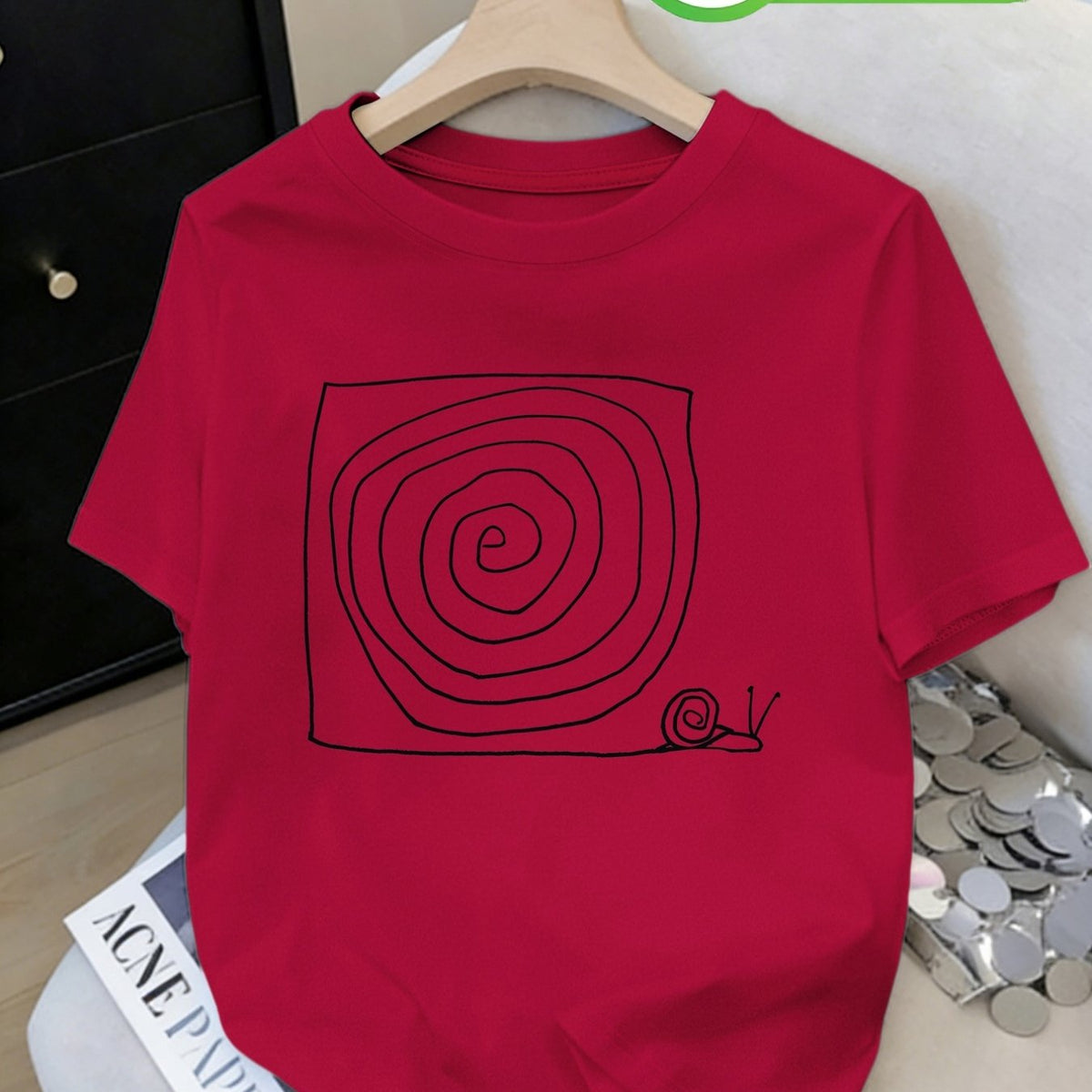 T-shirt grande taille, coupe ample, col rond, manches courtes, détail du tissu