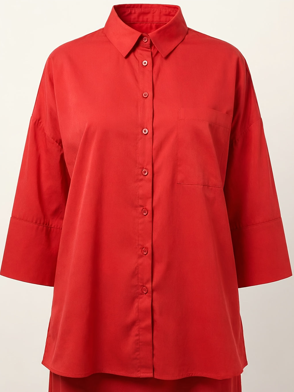 Chemise grande taille, coupe oversize, poches pratiques, mise en situation