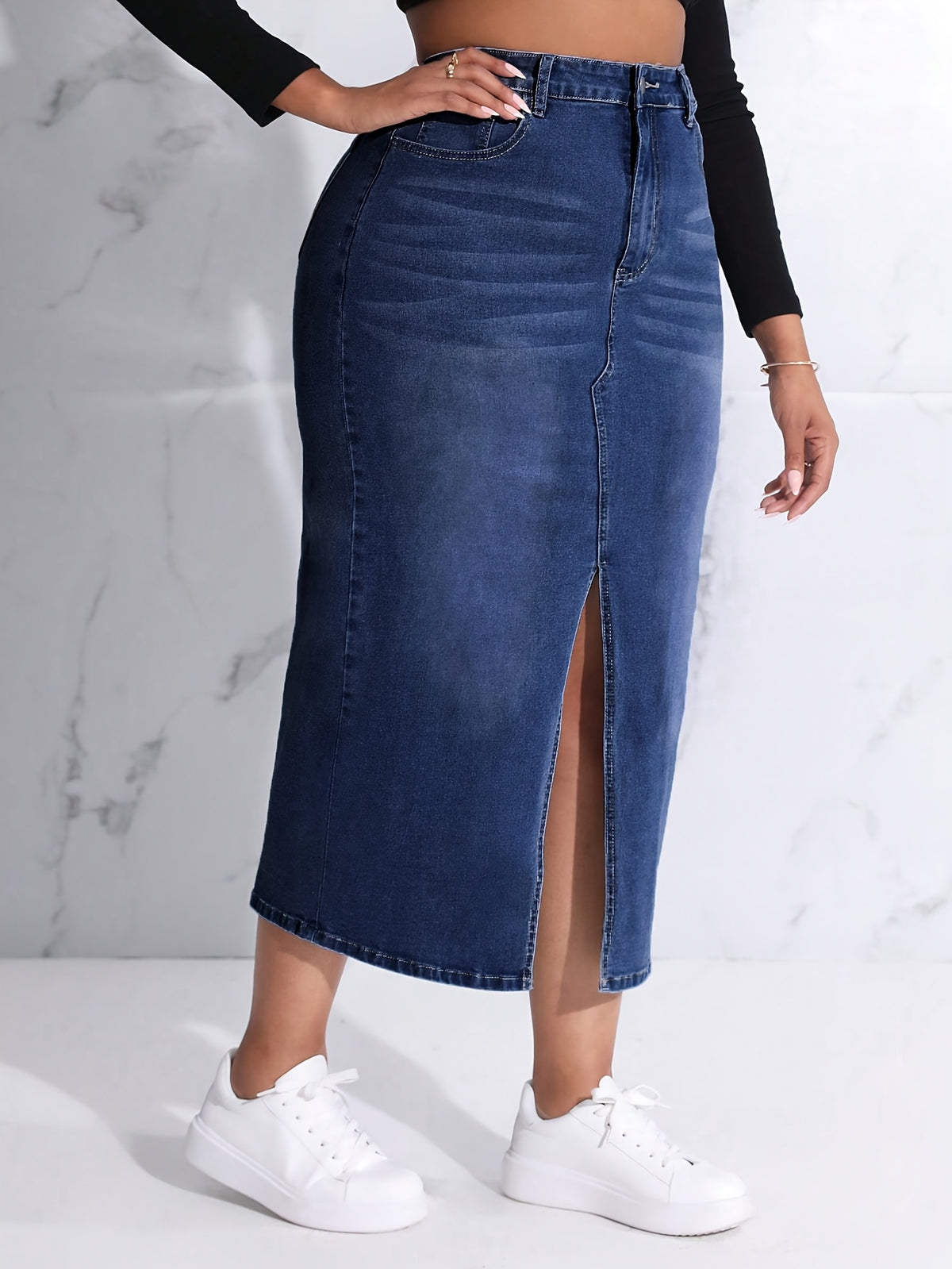 Jupe grande taille, coupe oversize, fermeture zippée, tenue franche, détail du tissu