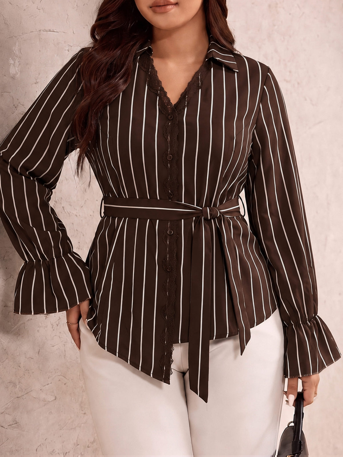 Chemise grande taille en dentelle à rayures, coupe ajustée, effet ajouré Image