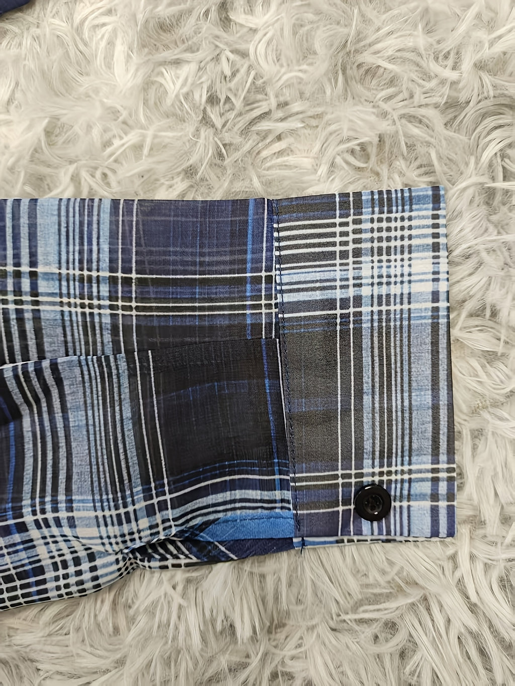 Chemise grande taille à carreaux, coupe oversize, boutonnage, détail du col