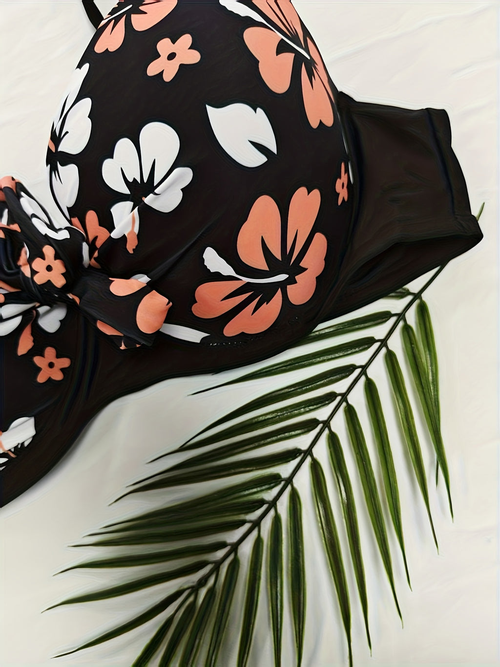 Haut de maillot de bain grande taille — Fleurs et nœud devant