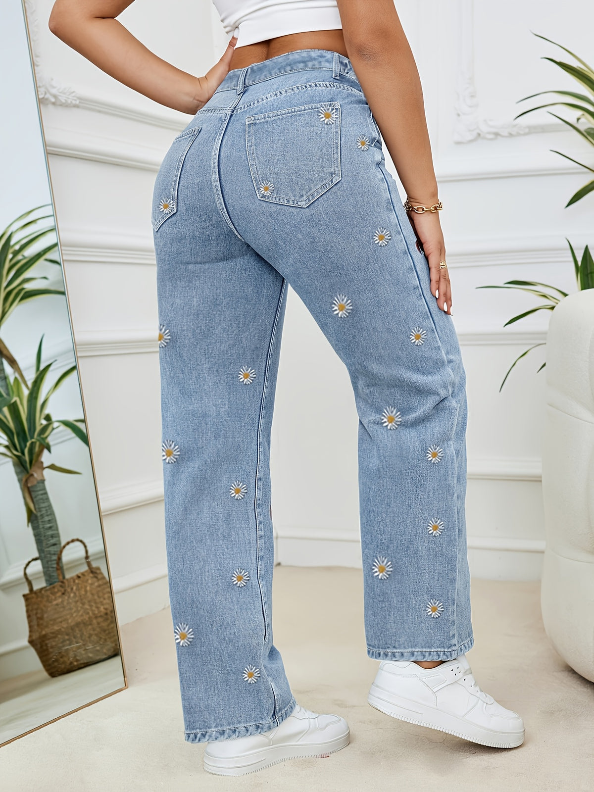 Jean droit grande taille — Marguerites brodées, bleu clair