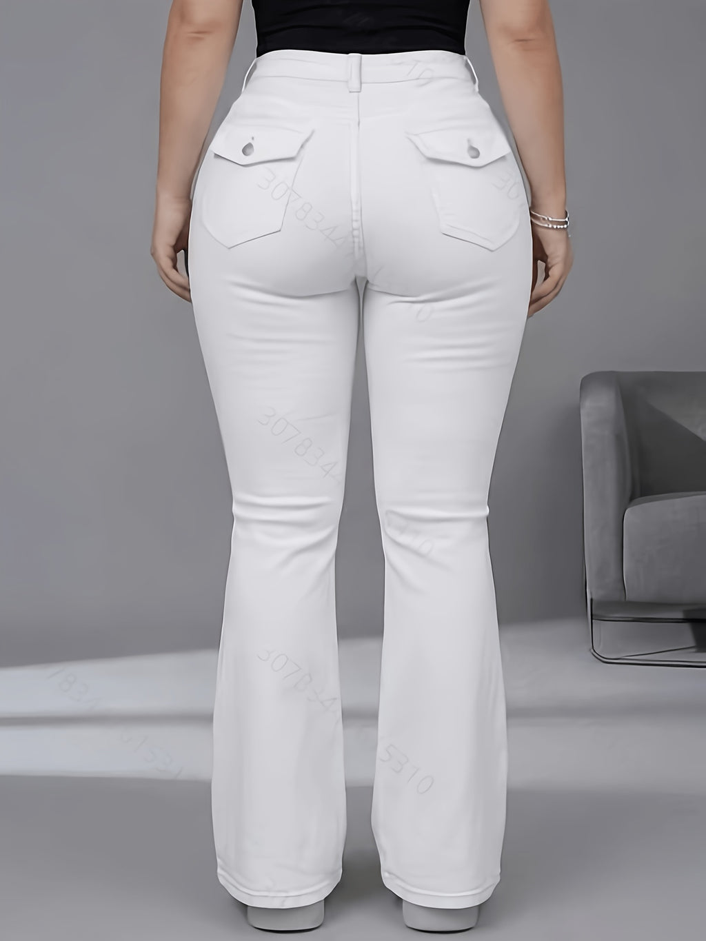 Jean évasé blanc grande taille — Rabats boutonnés au dos