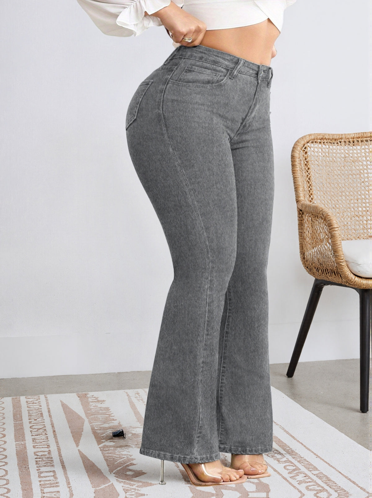 Jean flare gris grande taille — Six fibres, délavage neige