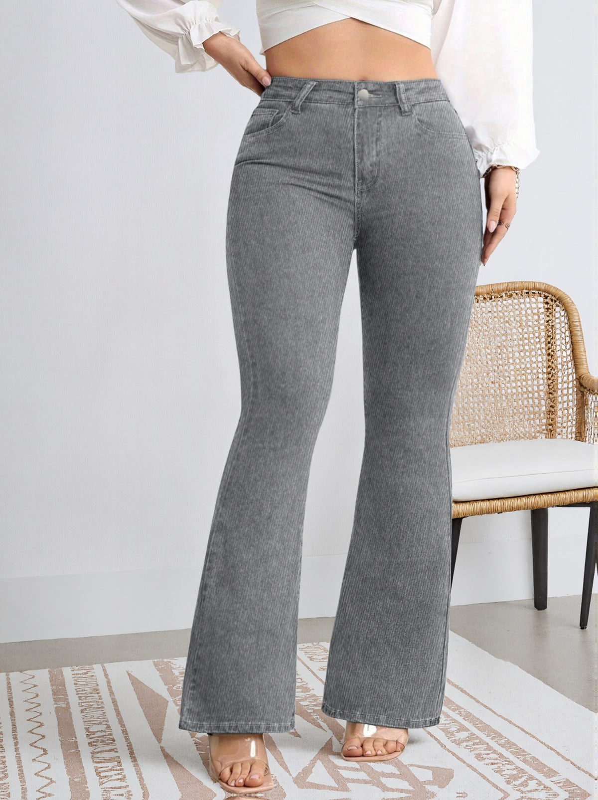 Jean flare gris grande taille — Six fibres, délavage neige