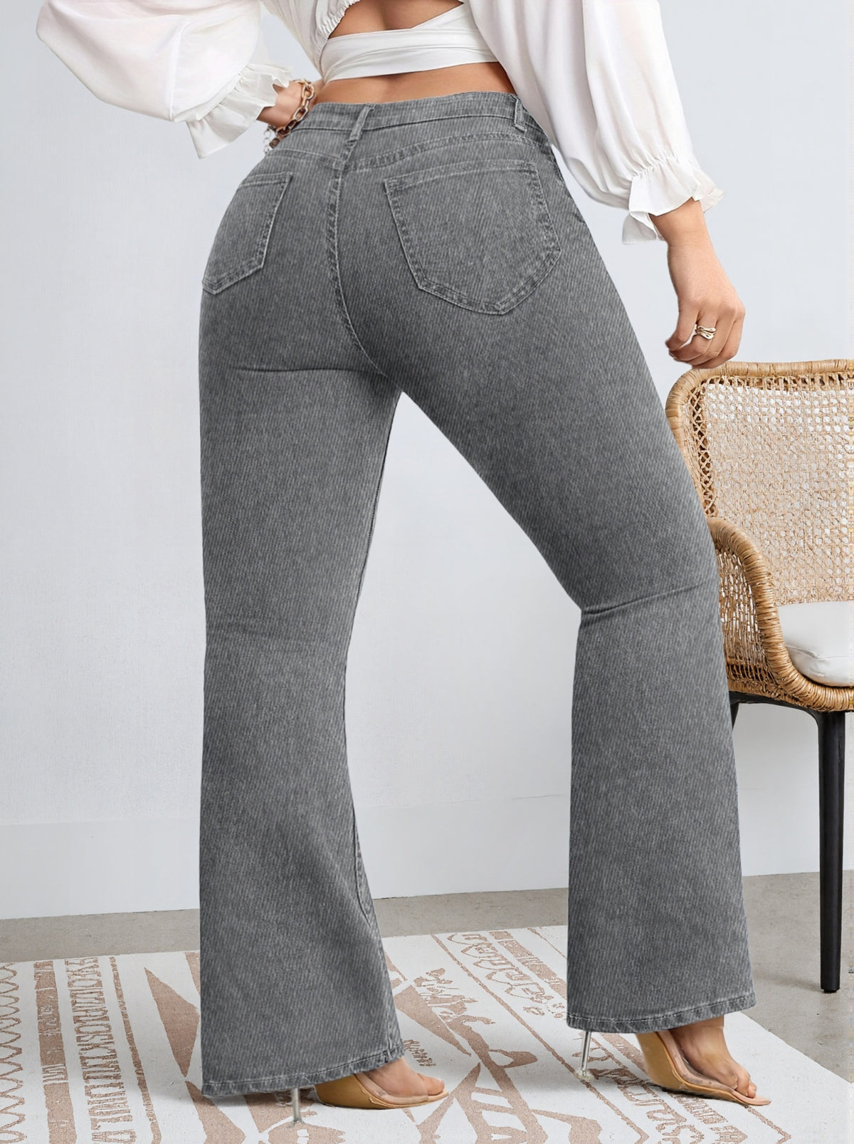 Jean flare gris grande taille — Six fibres, délavage neige