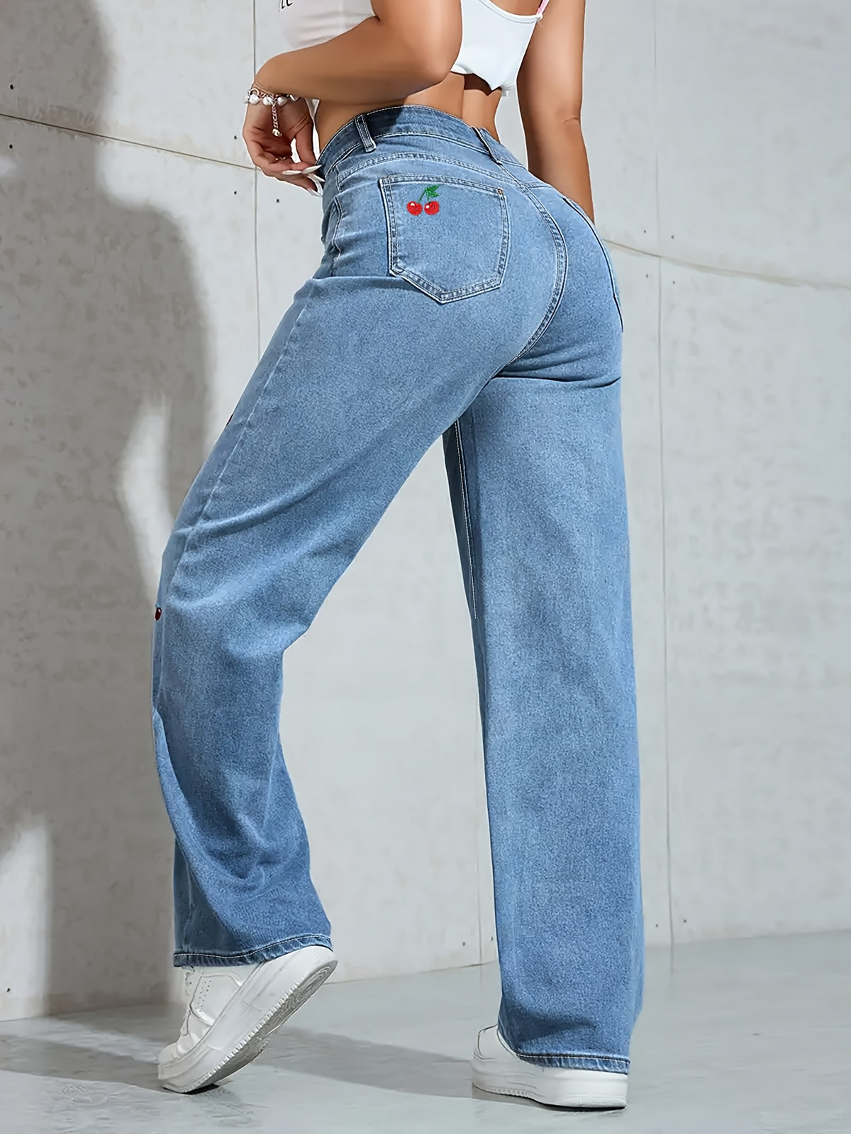 Jean taille haute grande taille — Cerises brodées, jambe large