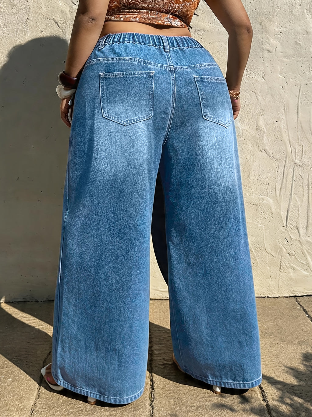 Jean grande taille — Coupe barrel et taille élastiquée au dos