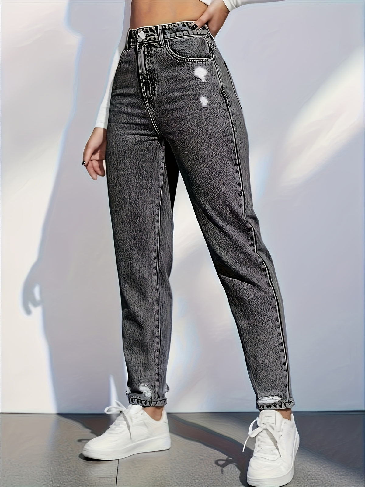 Jean grande taille, coupe droite, délavage doux, tenue franche