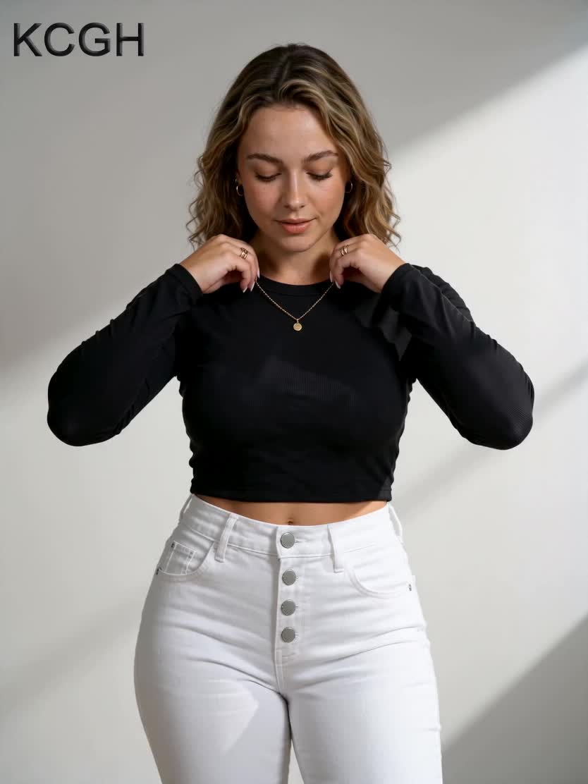 Jean grande taille, coupe oversize, poches plaquées, tenue franche, détail du col