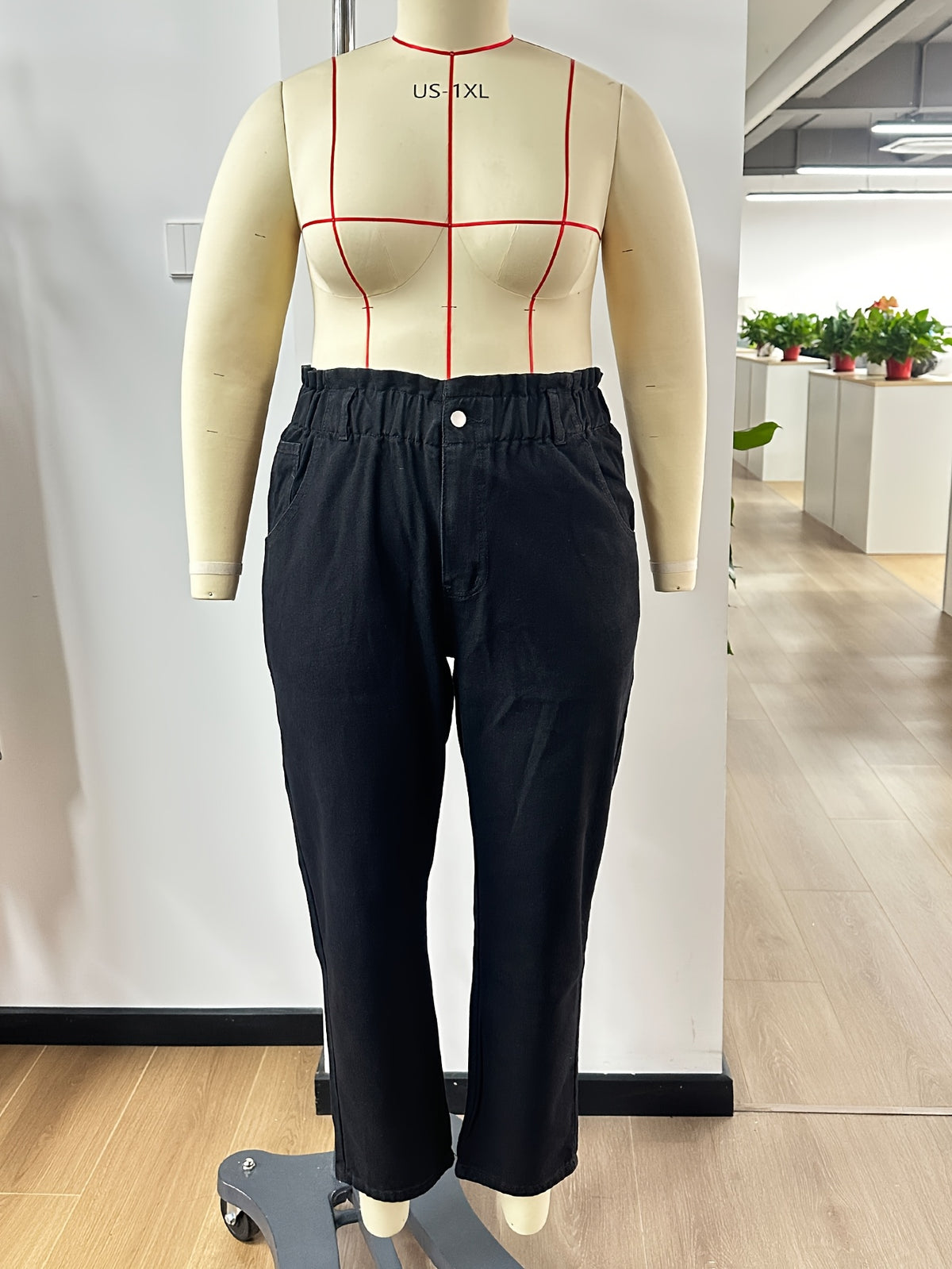 Jean mom grande taille — Volant de taille froncé, bleu moyen
